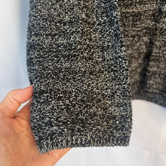 H&M Conscious Vneck Long Sleeve Slouchy Pullover Knit Sweater Size Large - Picture 4 of 8